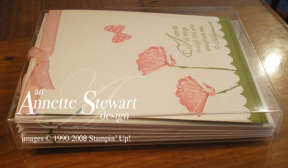 Scalloped note cards in case